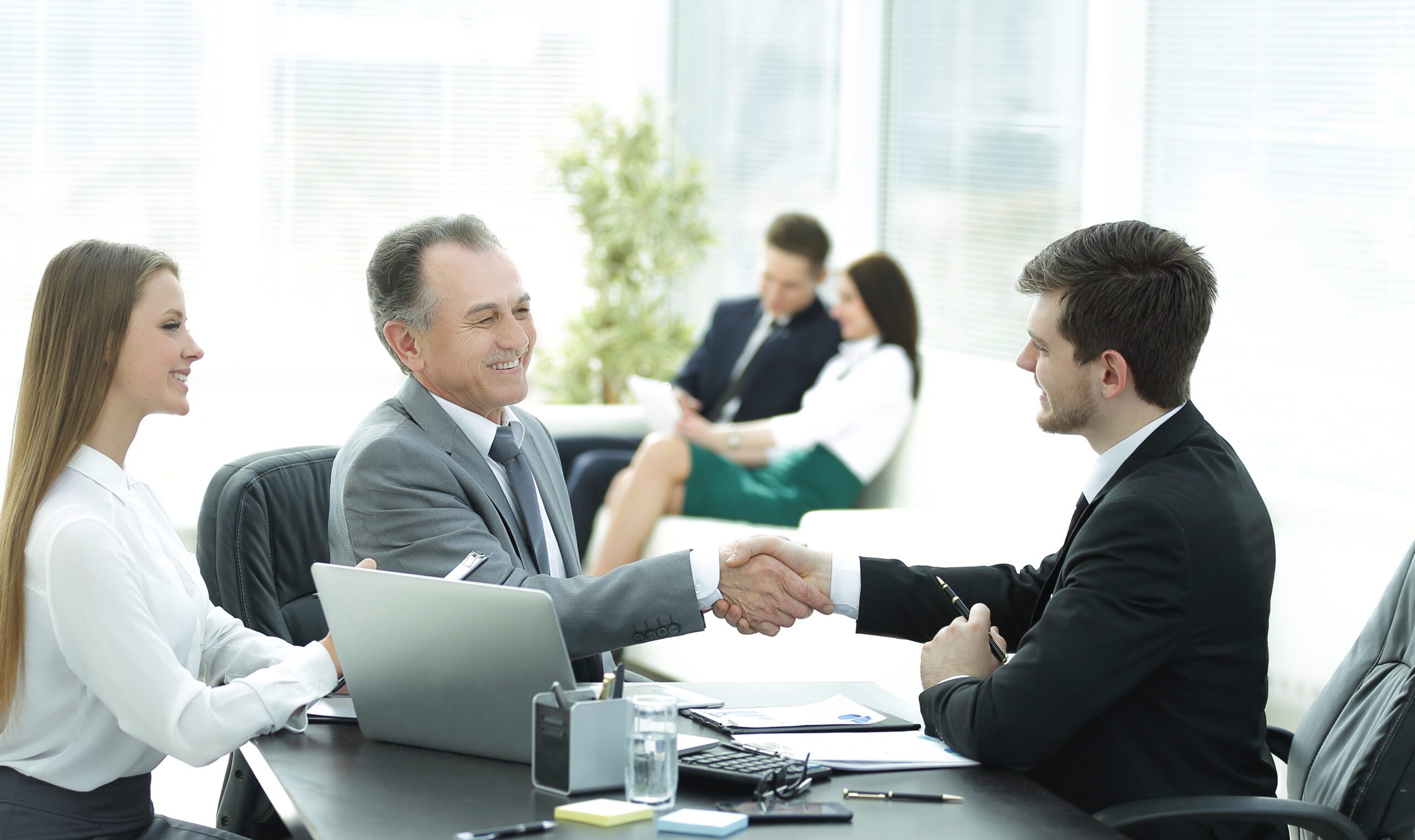 handshake business people behind a Desk in the office