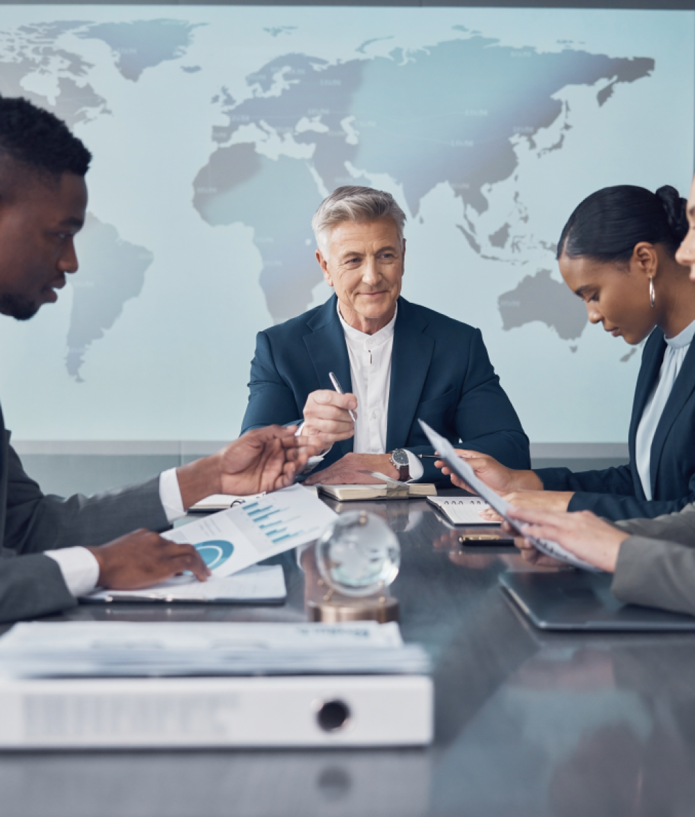 Firefly__Act as a senior business consultant specializing in multinational corporations (MNCs 837324